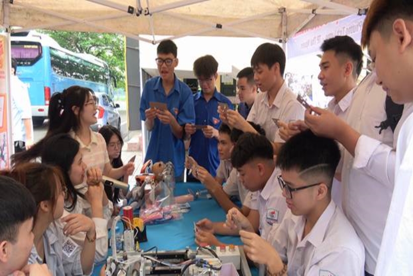 Sôi động chương trình Stem & English Festival 2026