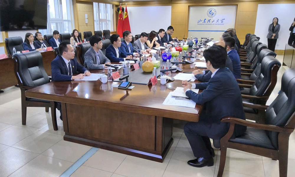 toan-canh-buoi-lam-viec-voi-truong-dai-hoc-cong-nghe-son-dong.jpg